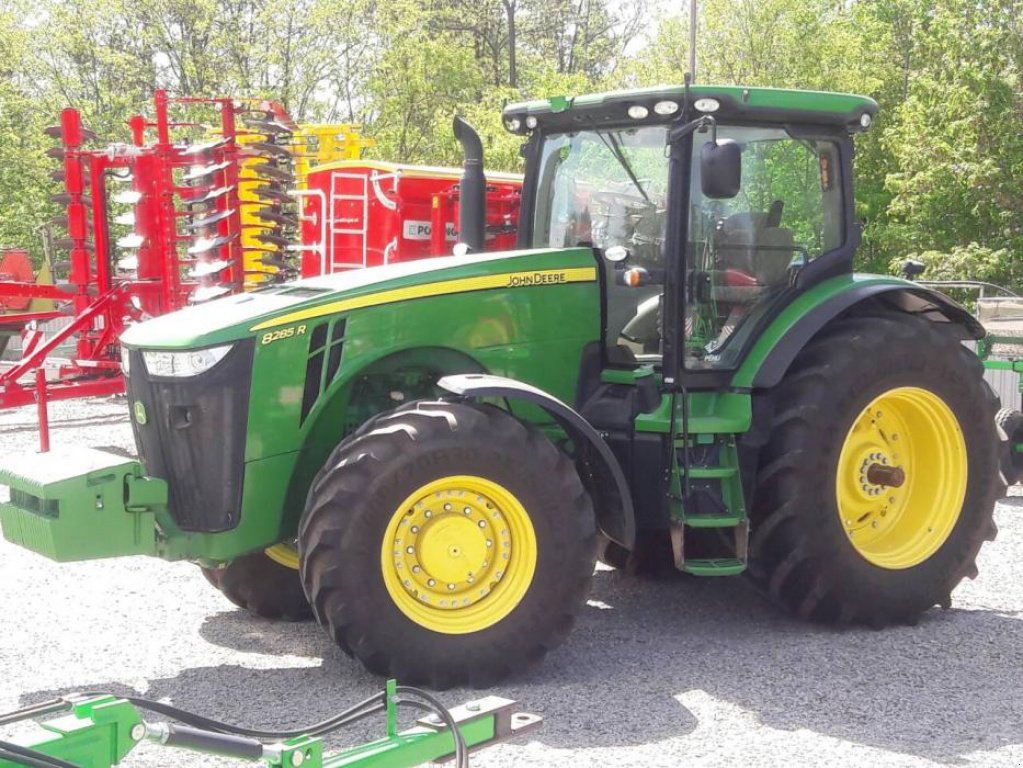 Oldtimer-Traktor des Typs John Deere 8285R, Neumaschine in Біла Церква (Bild 2)