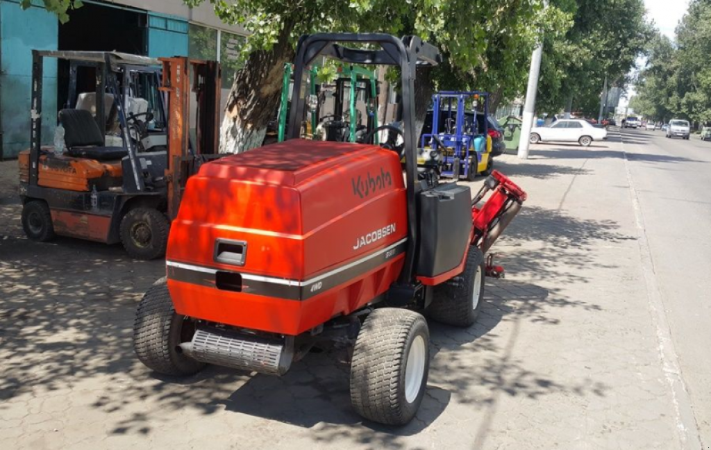 Hopfentraktor Türe ait Kubota Jacobsen ST 5111, Neumaschine içinde Одеса (resim 3)