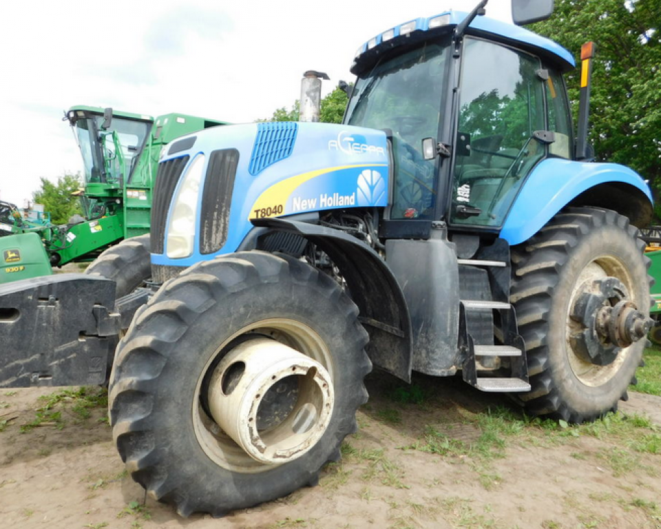 Oldtimer-Traktor van het type New Holland T8040, Neumaschine in Харків (Foto 1)