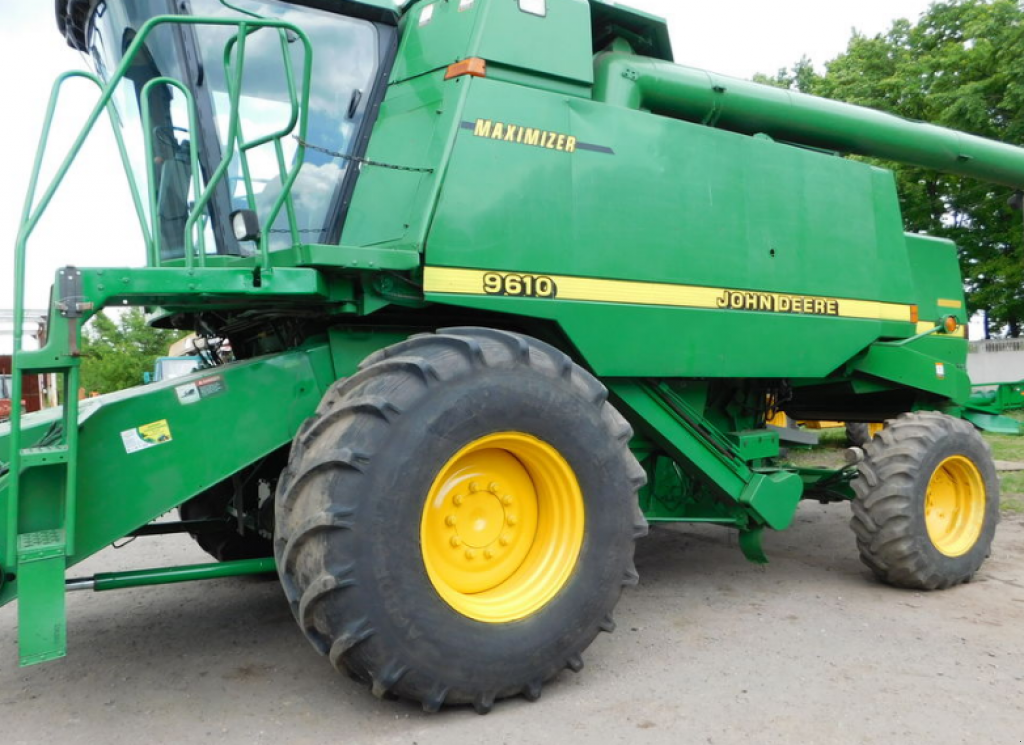 Oldtimer-Mähdrescher of the type John Deere 9610, Neumaschine in Харків (Picture 3)