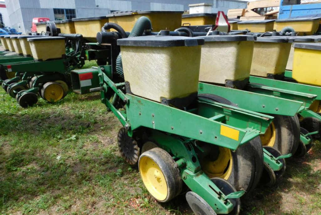 Gareeggenfelder van het type John Deere 7200,  in Харків (Foto 5)