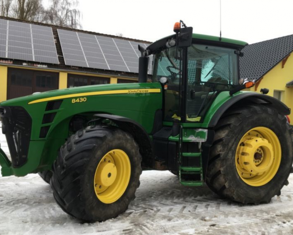 Oldtimer-Traktor of the type John Deere 8430, Neumaschine in Золочів (Picture 1)