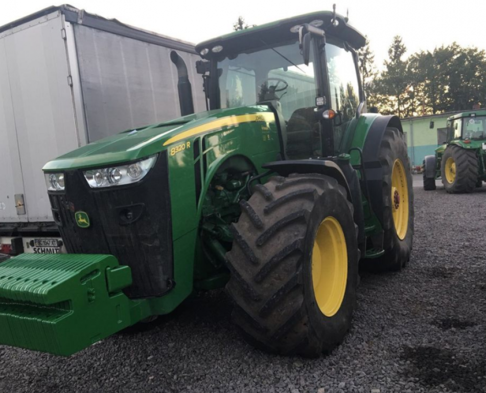 Oldtimer-Traktor типа John Deere 8320R, Neumaschine в Золочів (Фотография 1)