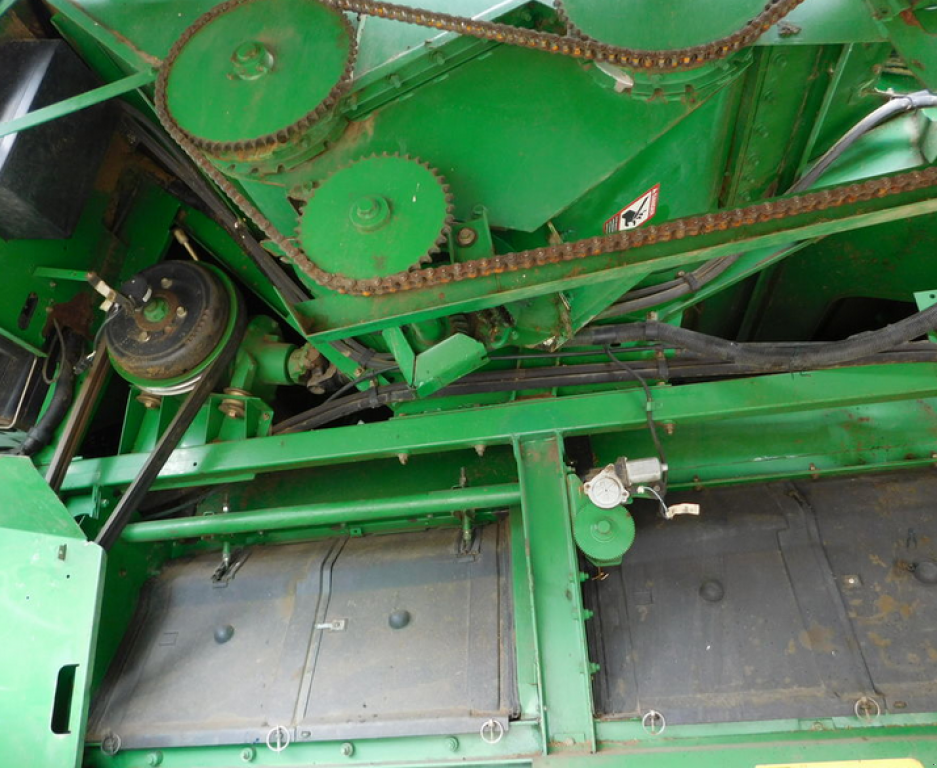 Oldtimer-Mähdrescher of the type John Deere 9860 STS, Neumaschine in Харків (Picture 10)