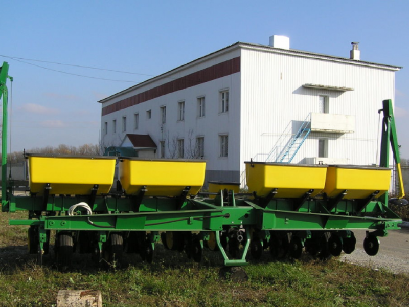 Gareeggenfelder typu John Deere 7000/8,  v Харків (Obrázok 1)