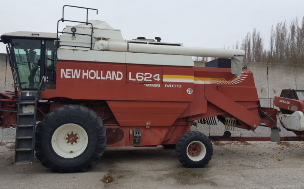 Oldtimer-Mähdrescher typu New Holland L624,  v Ужгород (Obrázek 2)