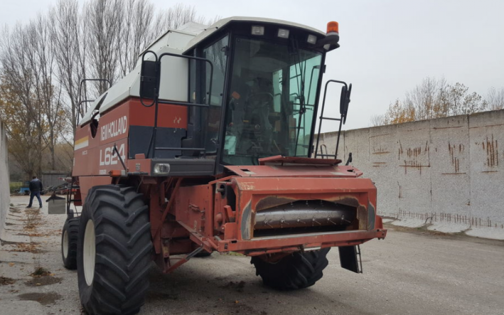 Oldtimer-Mähdrescher del tipo New Holland L624,  In Ужгород (Immagine 4)