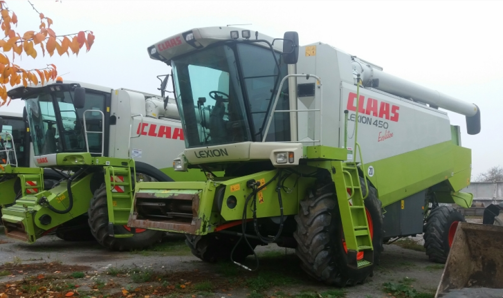 Oldtimer-Mähdrescher of the type CLAAS Lexion 450 Evolution, Neumaschine in Не обрано (Picture 1)