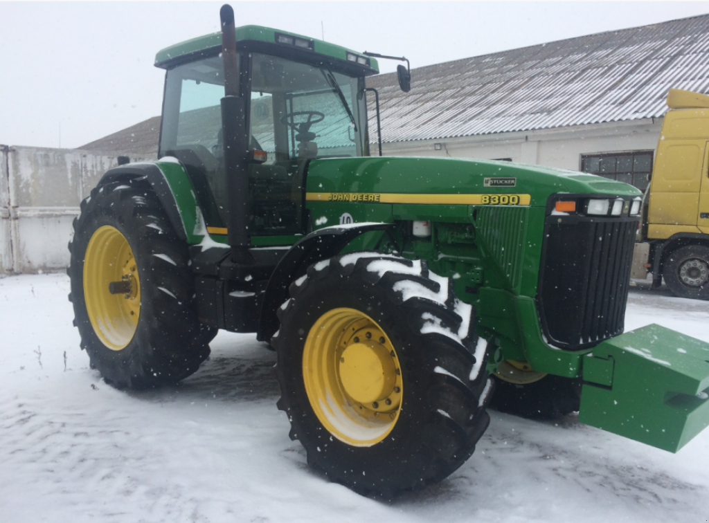 Oldtimer-Traktor del tipo John Deere 8300, Neumaschine en Не обрано (Imagen 3)