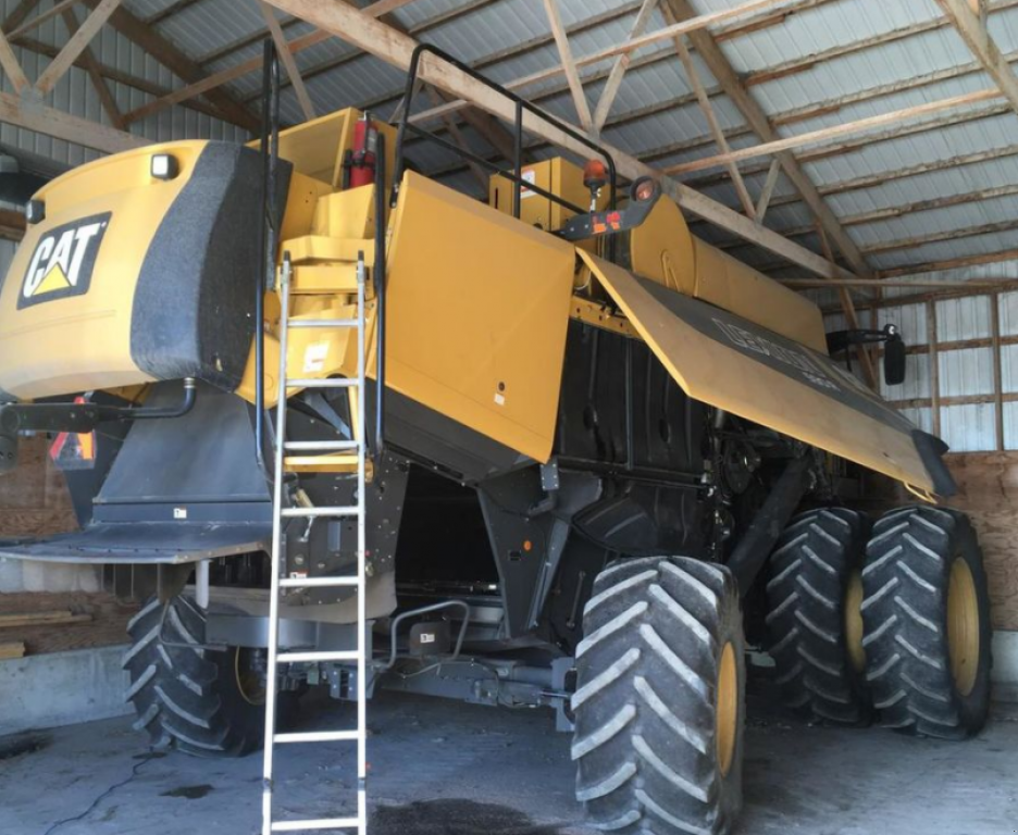 Oldtimer-Mähdrescher van het type Caterpillar Lexion 590R,  in Київ (Foto 1)