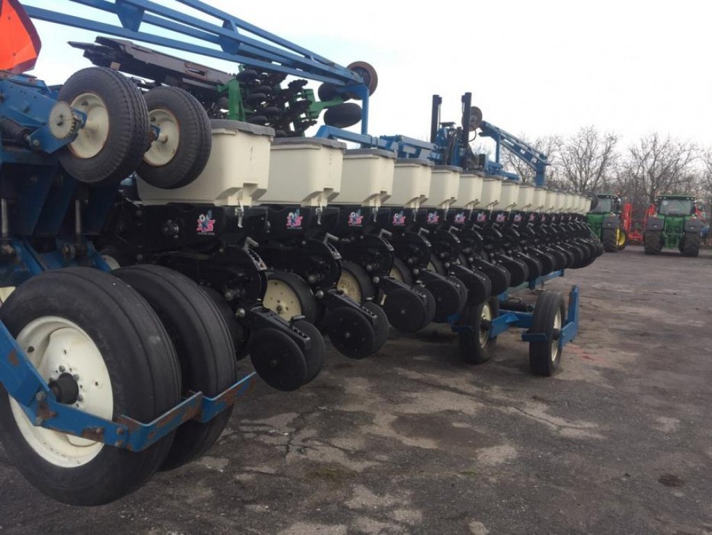 Gareeggenfelder van het type Kinze 3600,  in Глобино (Foto 4)