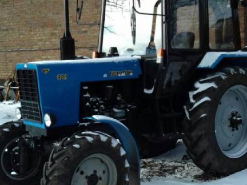 Oldtimer-Traktor tipa Belarus Беларус-82, Neumaschine u Не обрано (Slika 1)