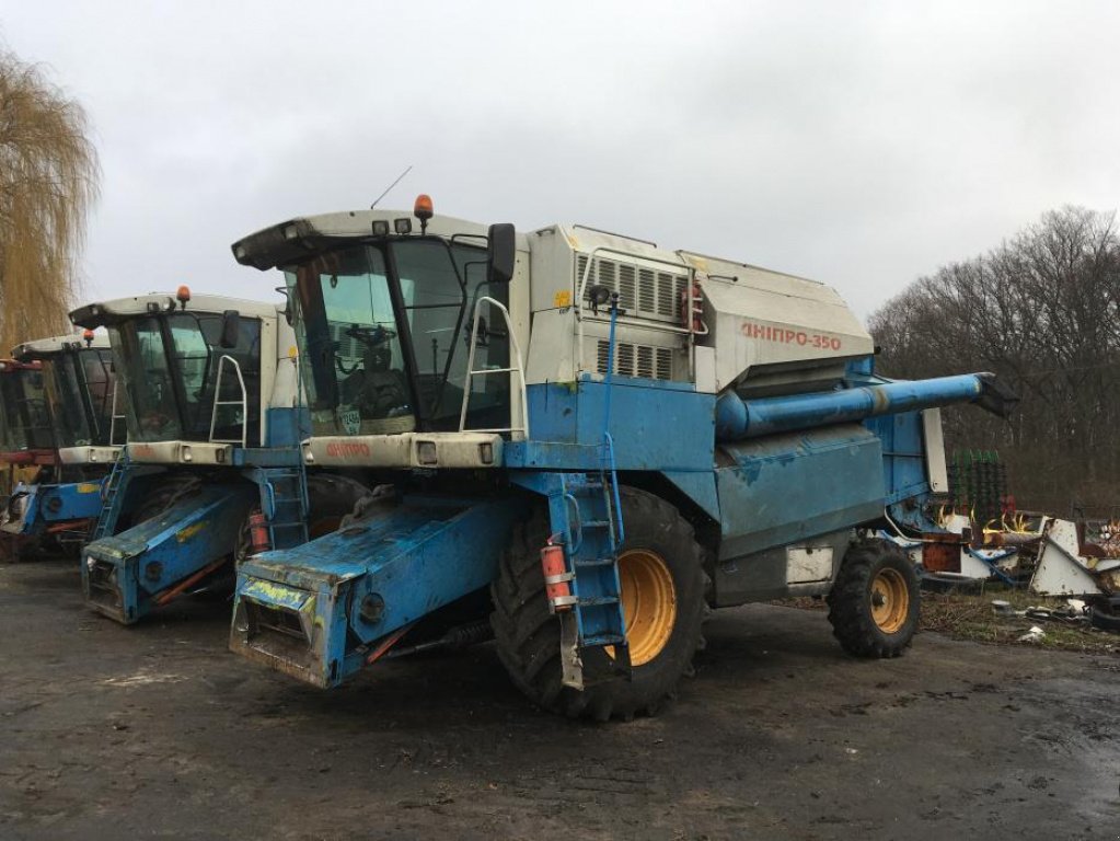 Oldtimer-Mähdrescher of the type CLAAS Mega 350, Neumaschine in Компаніївка (Picture 1)