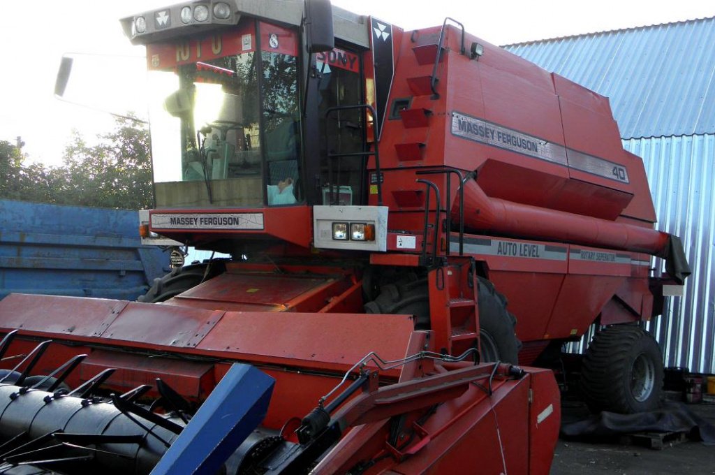 Oldtimer-Mähdrescher van het type Massey Ferguson 40 RS, Neumaschine in Не обрано (Foto 3)