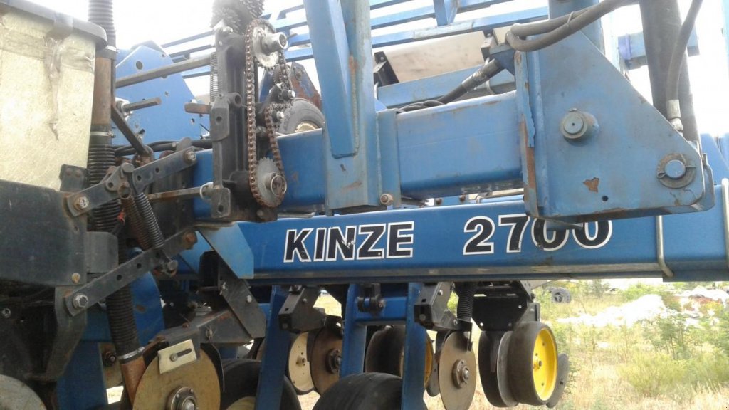 Gareeggenfelder van het type Kinze 2600,  in Київ (Foto 5)