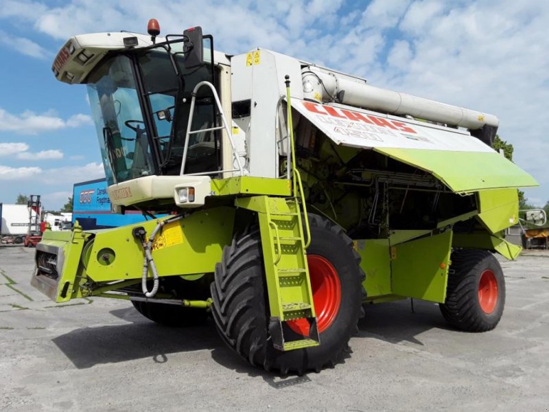 Oldtimer-Mähdrescher of the type CLAAS Lexion 450,  in Київ (Picture 1)