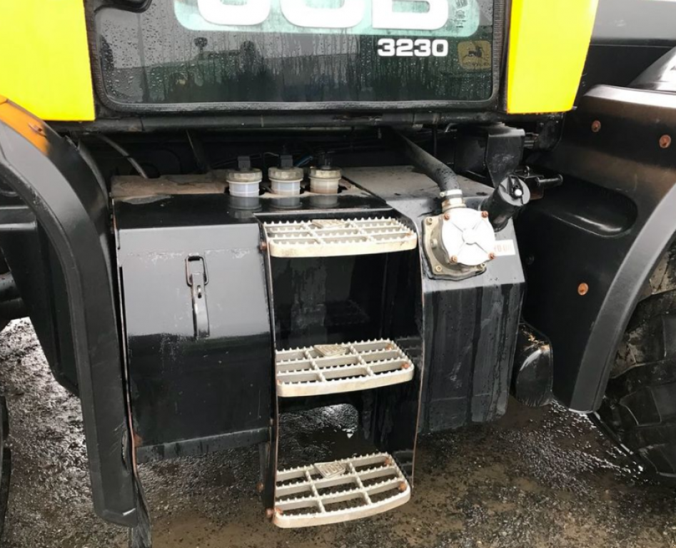 Oldtimer-Traktor van het type JCB Fastrac 3230, Neumaschine in Ковель (Foto 7)