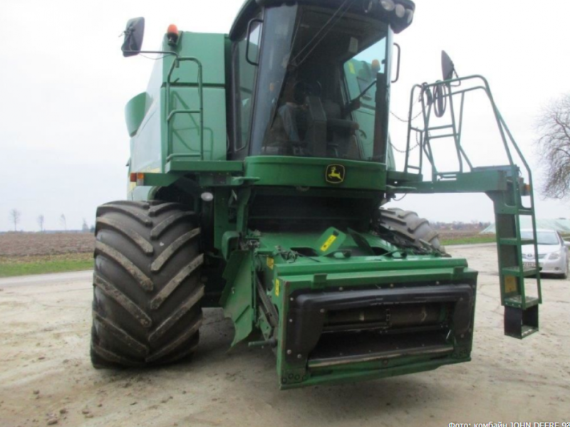 Oldtimer-Mähdrescher of the type John Deere 9880i STS, Neumaschine in Житомир (Picture 1)