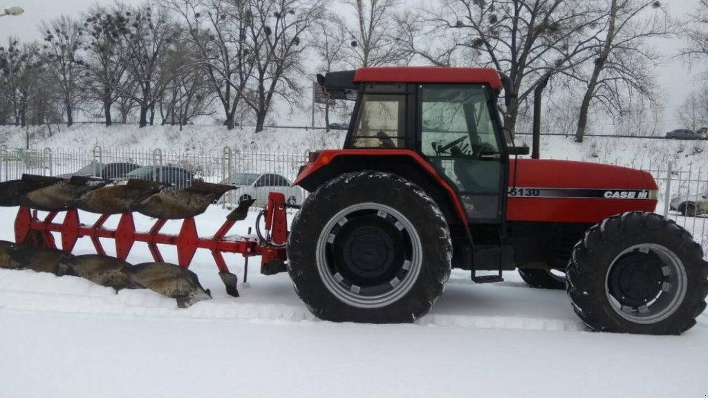 Oldtimer-Traktor of the type Case IH 5130,  in Не обрано (Picture 4)