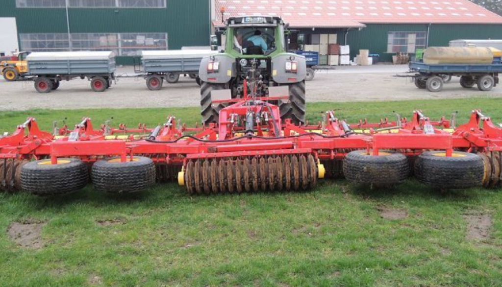 Wiesenegge van het type Väderstad Carrier 820,  in Київ (Foto 5)