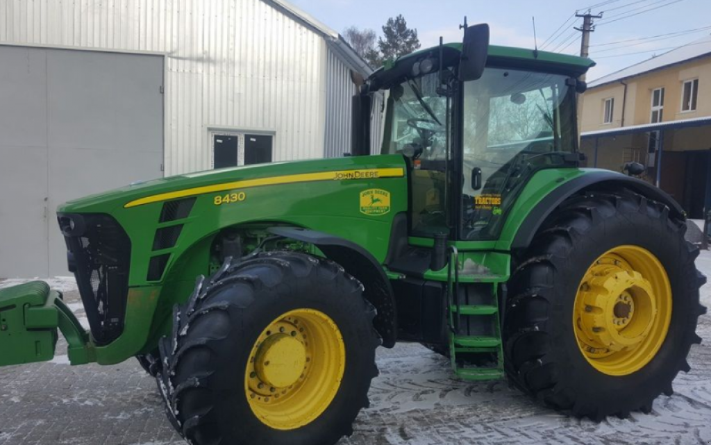 Oldtimer-Traktor Türe ait John Deere 8430, Neumaschine içinde Тернопіль (resim 2)