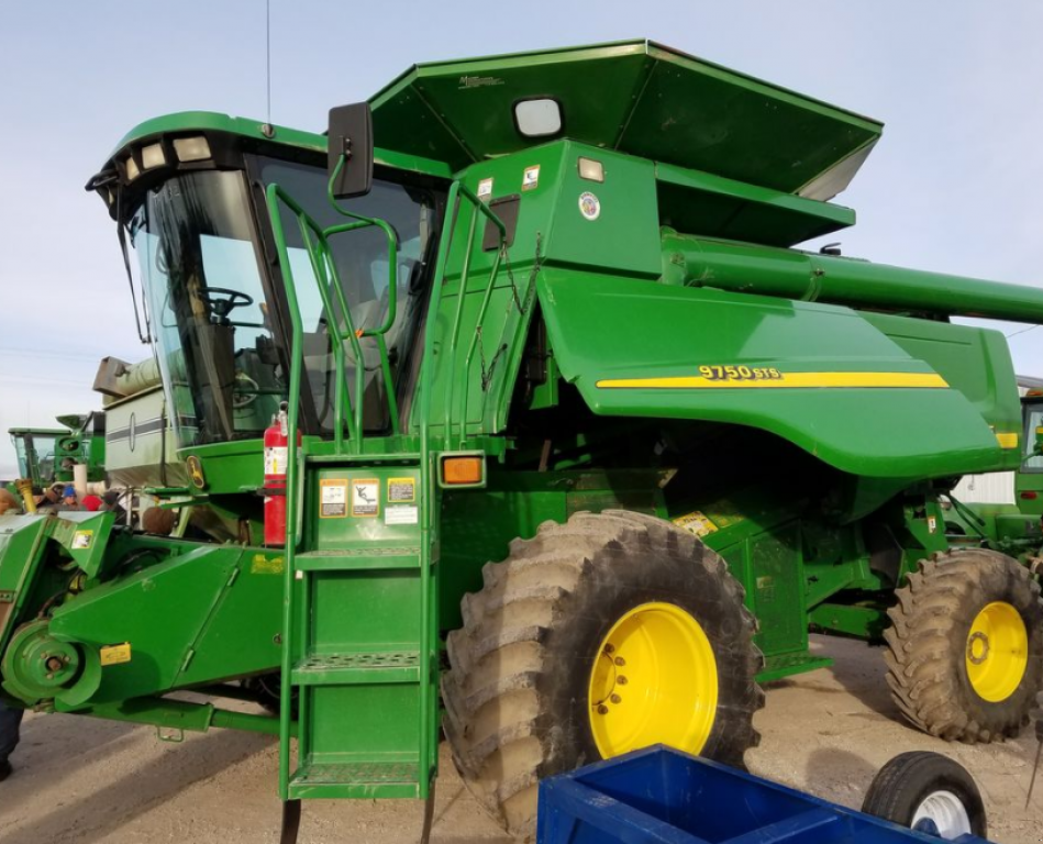 Oldtimer-Mähdrescher van het type John Deere 9750 STS, Neumaschine in Кіровоград (Foto 1)