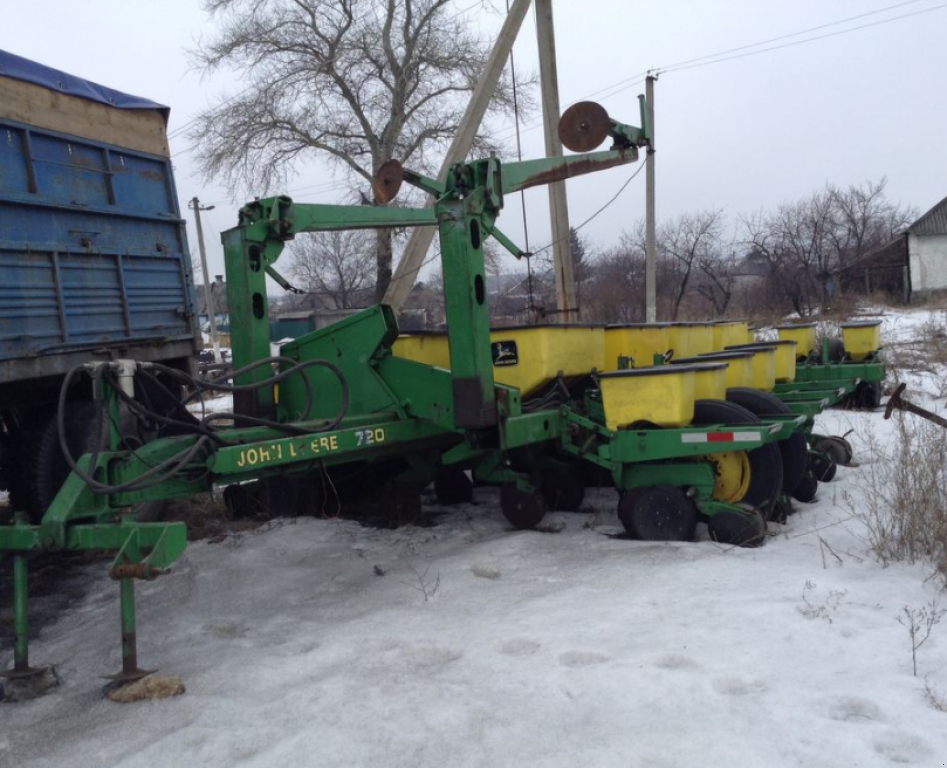 Gareeggenfelder van het type John Deere 7000,  in Добропілля (Foto 1)