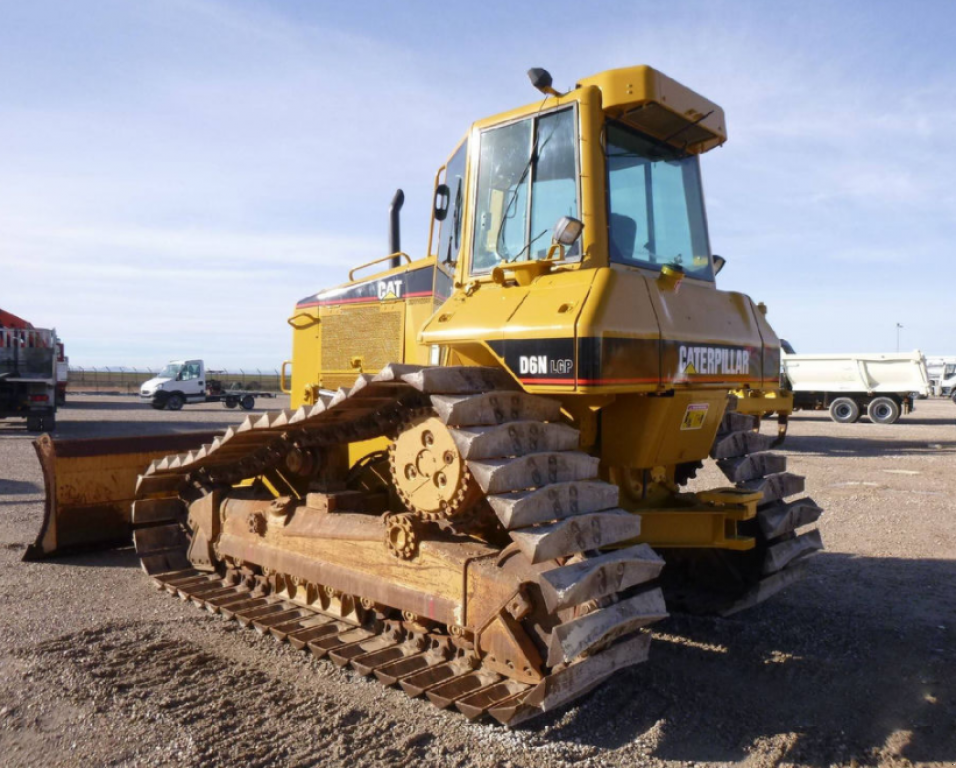 Raupentraktor του τύπου Caterpillar D 6N LGP,  σε Київ (Φωτογραφία 6)