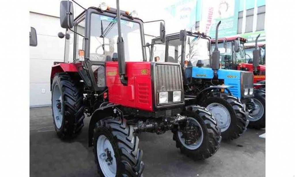 Oldtimer-Traktor van het type Belarus Беларус-920, Neumaschine in Житомир (Foto 2)