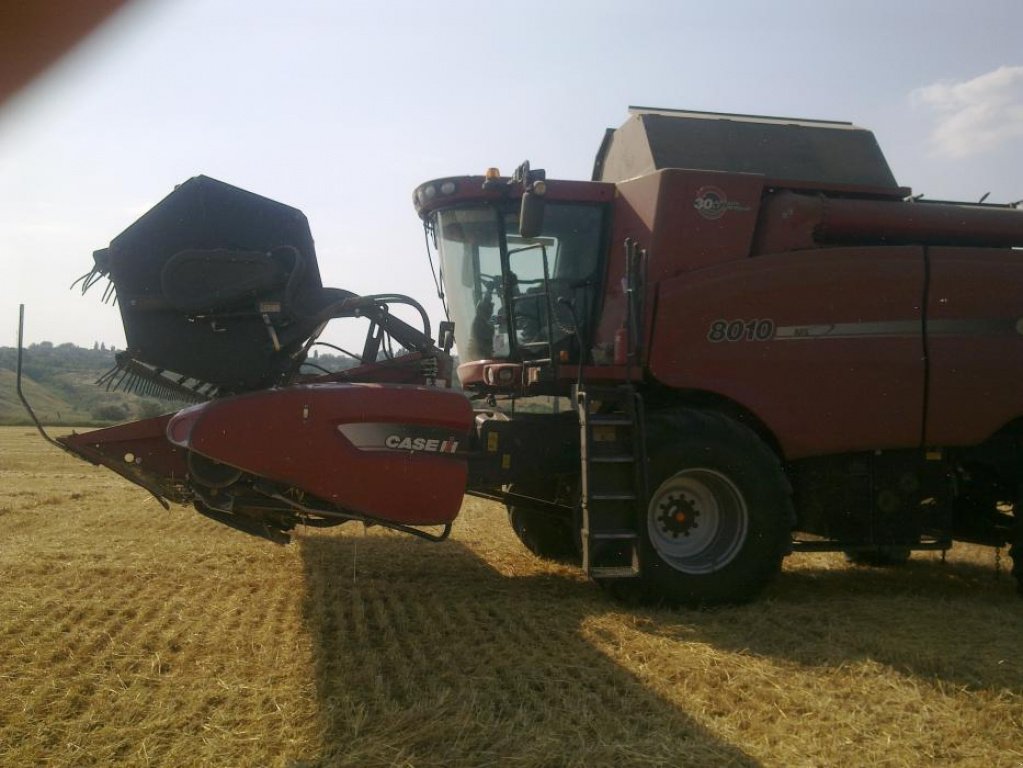 Oldtimer-Mähdrescher van het type Case IH Axial Flow 8010, Neumaschine in Гірник (Foto 2)