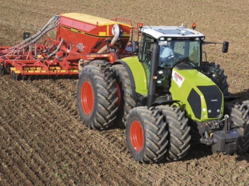 Oldtimer-Traktor of the type CLAAS Axion 850, Neumaschine in Гребінки (Picture 1)