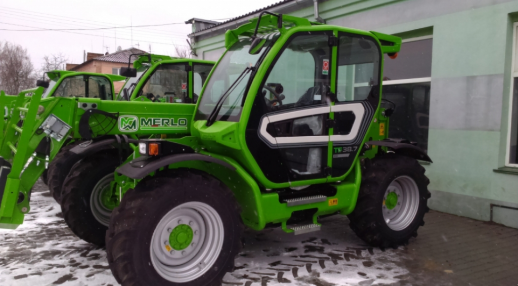 Teleskopstapler van het type Merlo TF 38.7-100,  in Здолбунів (Foto 1)