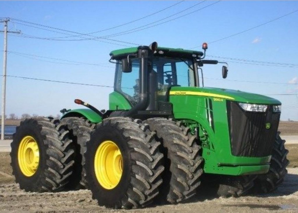 Oldtimer-Traktor van het type John Deere 9560R, Neumaschine in Київ (Foto 1)