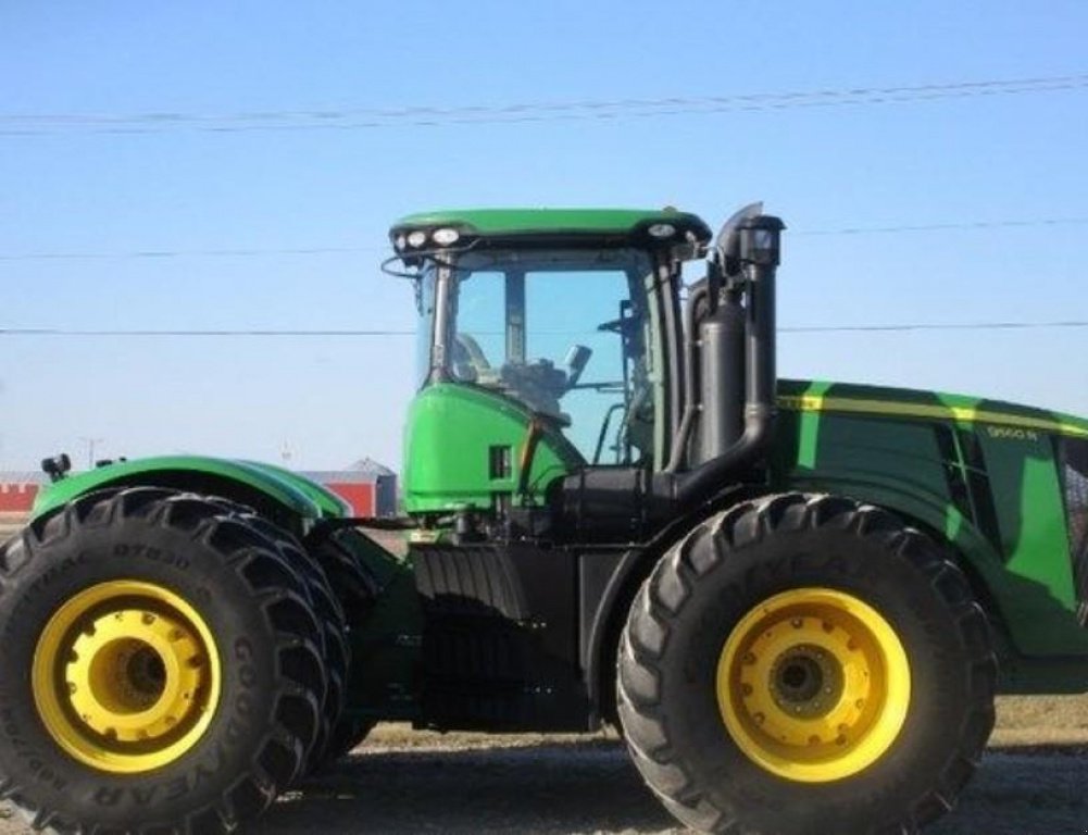 Oldtimer-Traktor Türe ait John Deere 9560R, Neumaschine içinde Київ (resim 2)