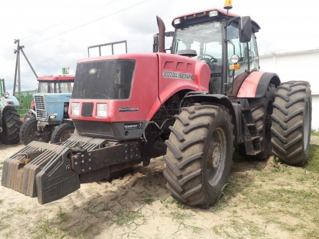 Oldtimer-Traktor van het type Belarus Беларус-3022 ДЦ.1, Neumaschine in Суми (Foto 2)