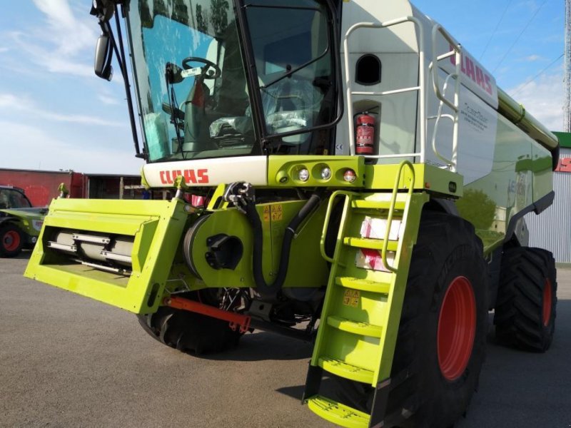 Oldtimer-Mähdrescher of the type CLAAS Lexion 770, Neumaschine in Київ