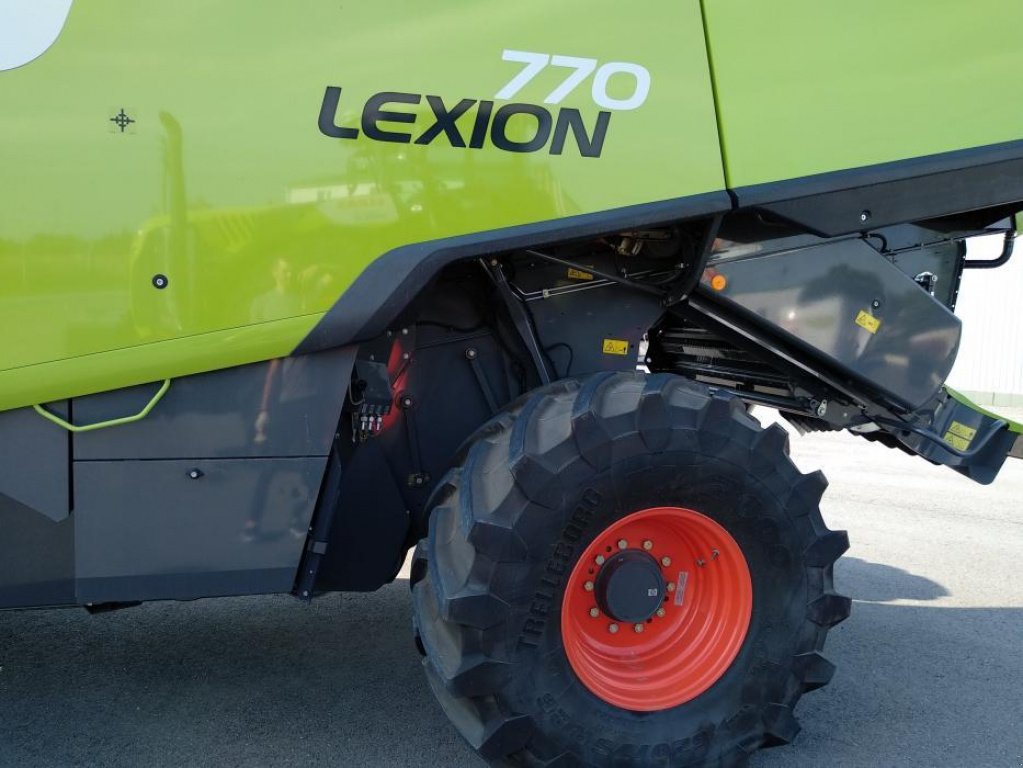 Oldtimer-Mähdrescher of the type CLAAS Lexion 770, Neumaschine in Київ (Picture 7)