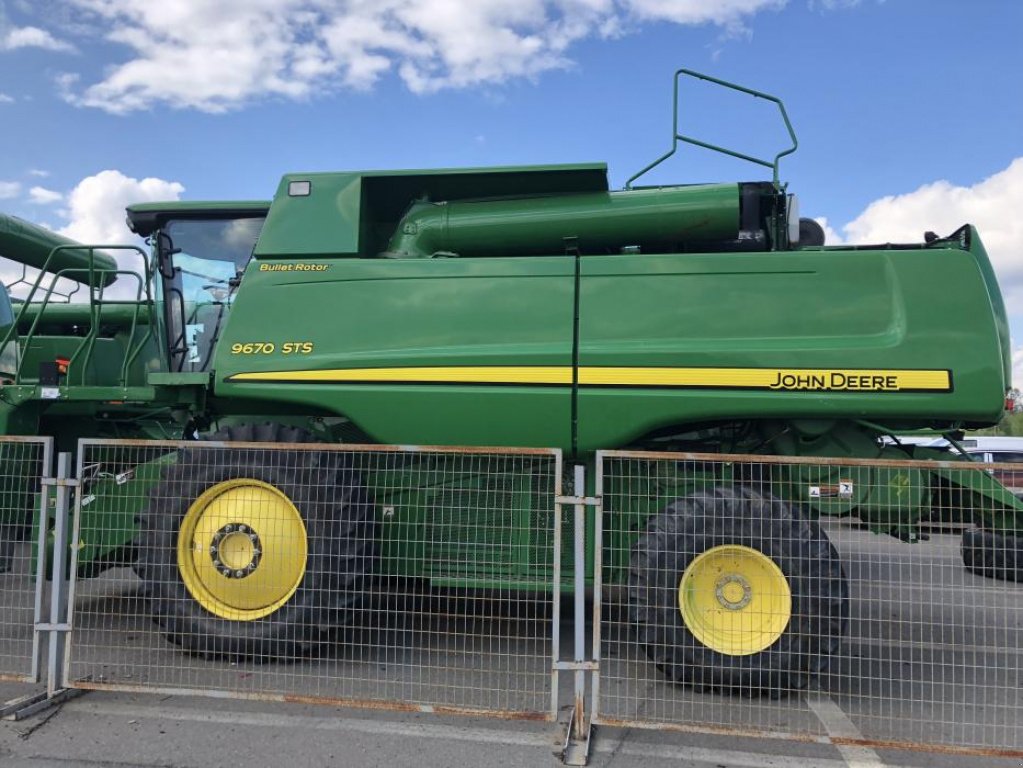 Oldtimer-Mähdrescher typu John Deere 9670 STS,  v Київ (Obrázek 2)