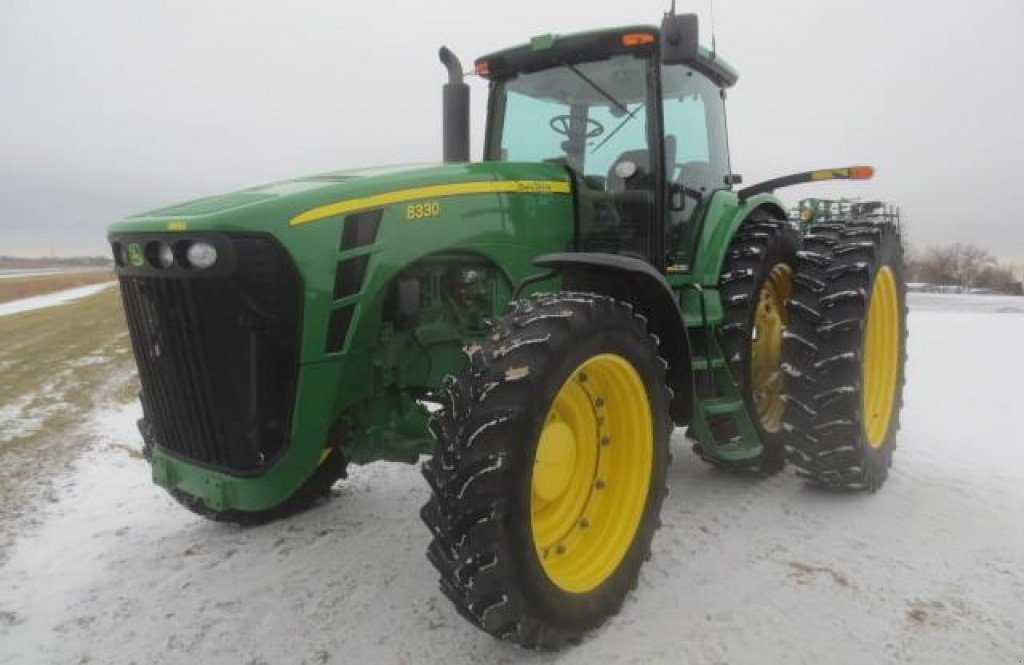 Oldtimer-Traktor typu John Deere 8330, Neumaschine v Київ (Obrázek 1)