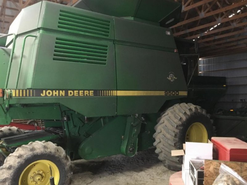 Oldtimer-Mähdrescher van het type John Deere 9500, Neumaschine in Київ