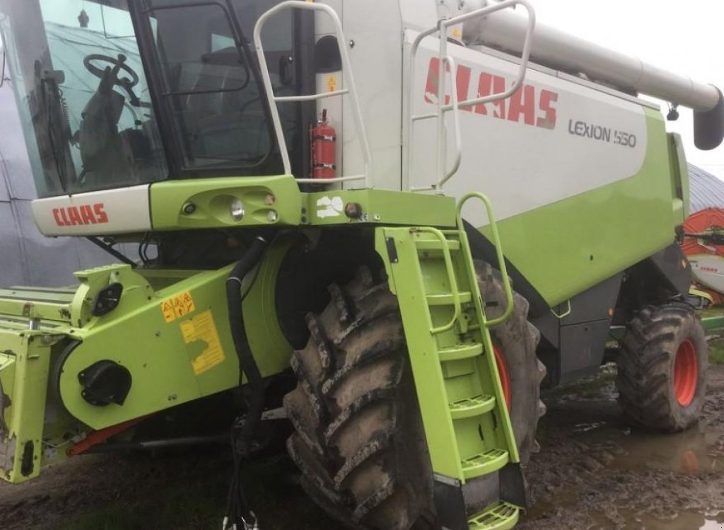 Oldtimer-Mähdrescher Türe ait CLAAS Lexion 550, Neumaschine içinde Пролиски (resim 1)