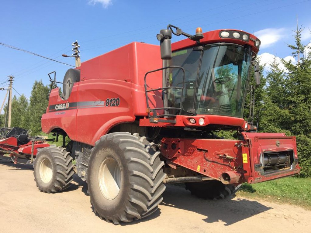 Oldtimer-Mähdrescher Türe ait Case IH Axial Flow 8230, Neumaschine içinde Пролиски (resim 1)