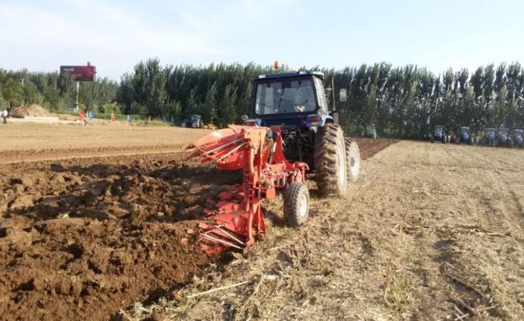 Scheibenpflug des Typs Nordsten Unico 4+1,  in Пологи (Bild 3)