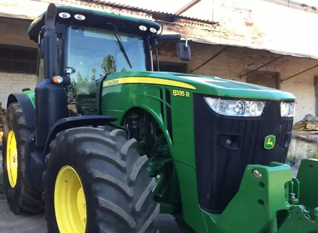 Oldtimer-Traktor Türe ait John Deere 8335R, Neumaschine içinde Ірпінь (resim 1)