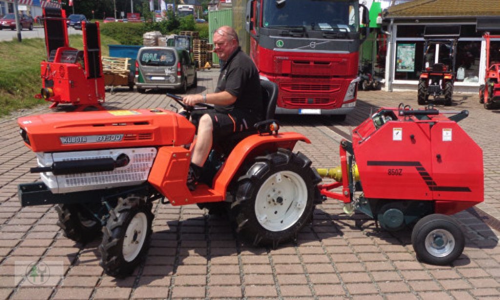 Sonstige Gartentechnik & Kommunaltechnik du type Sonstige Rundballenpresse 850Z Heupresse Strohpresse für Kleintraktoren, Neumaschine en Schwarzenberg (Photo 11)