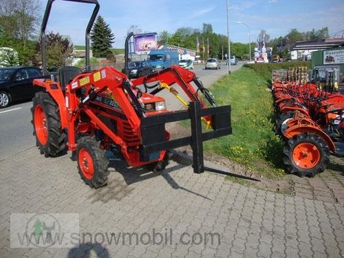 Sonstiges Türe ait Sonstiges Ballenspieß für Frontlader Traktoren Kubota Iseki Yanmar, Neumaschine içinde Schwarzenberg (resim 1)