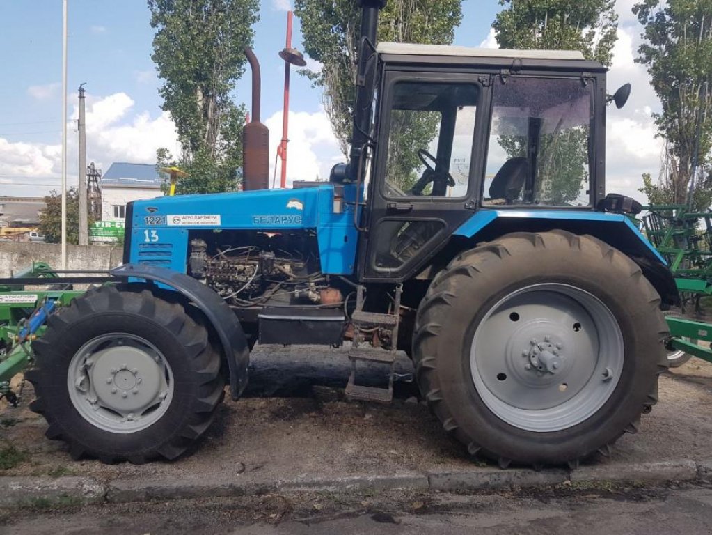 Oldtimer-Traktor del tipo Belarus Беларус-1221,  en Кіровоград (Imagen 3)