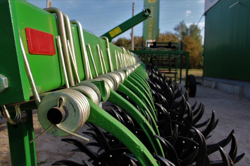 Wiesenegge del tipo John Deere 400 / 9,3,  en Кіровоград (Imagen 3)