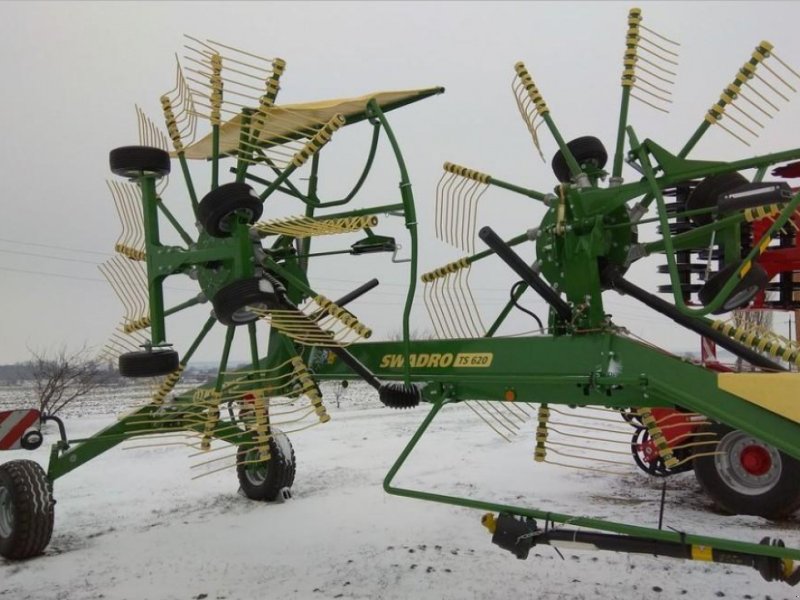 Schwader del tipo Krone Swadro 620 TS,  en Київ (Imagen 1)