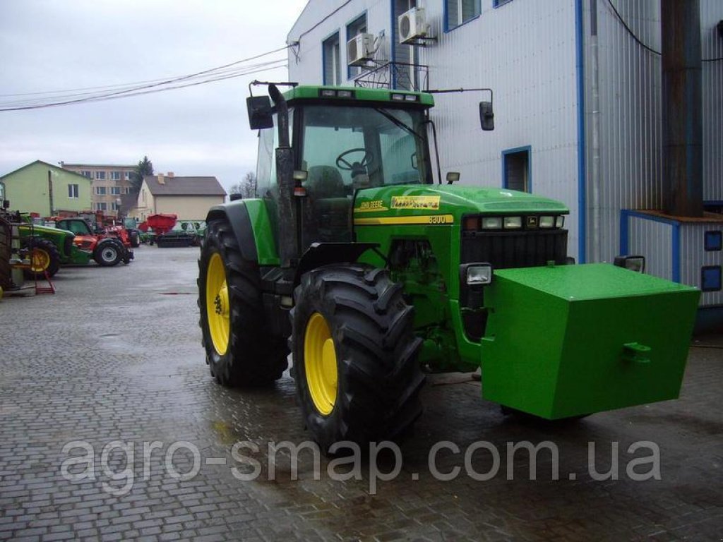 Oldtimer-Traktor van het type John Deere 8300, Neumaschine in Горохів (Foto 1)